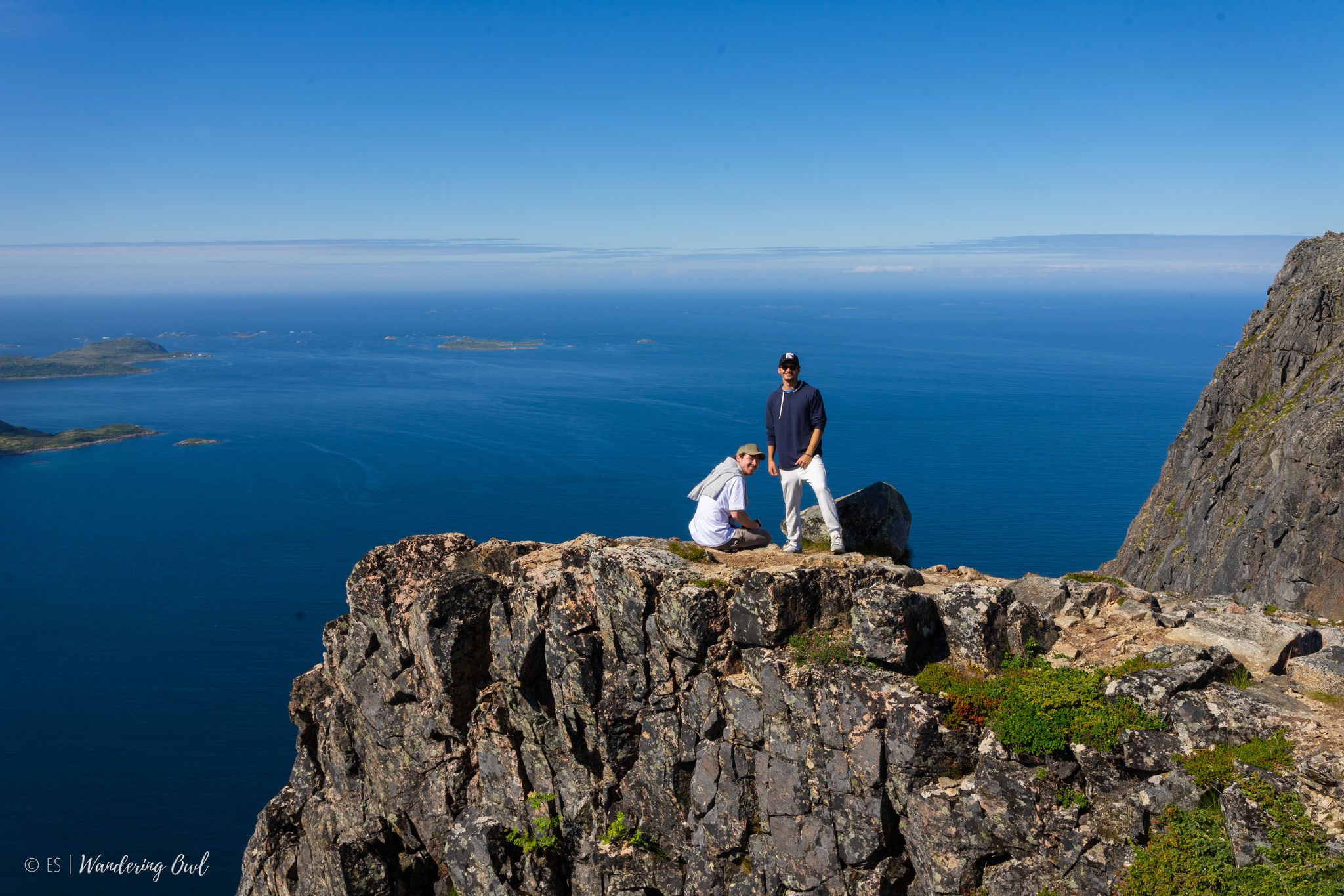 WanderingOwl-317 Summer Day Hike in the Wilderness
